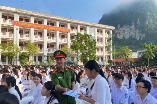 Các trường học Tuyên Quang nâng cao ý thức chấp hành pháp luật cho học sinh