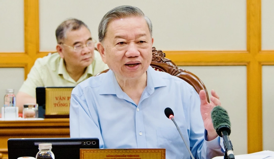 Bộ Chính trị: Từ 2026, người dân được khám sức khỏe định kỳ miễn phí, tiến tới miễn viện phí cơ bản
