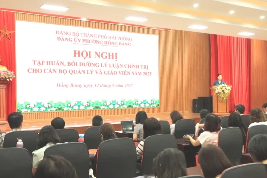 Tập huấn, bồi dưỡng lý luận chính trị cho 300 cán bộ, giáo viên