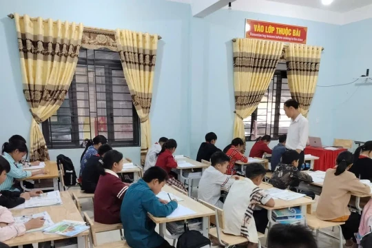 301 học sinh Tuyên Quang trở lại trường học sau khi khắc phục hậu quả mưa lũ