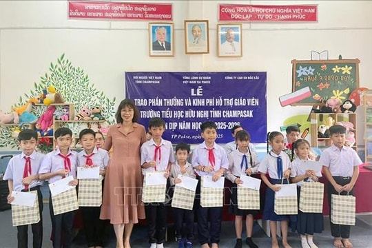 Nơi ươm mầm tình yêu tiếng Việt tại Lào