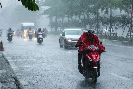 Dự báo thời tiết ngày 12/9: Bắc Bộ mưa rào, Nam Bộ có nơi mưa vừa tới rất to