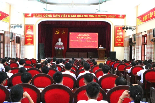 Hưng Yên khai giảng lớp bồi dưỡng nhận thức về Đảng cho 144 học sinh THPT