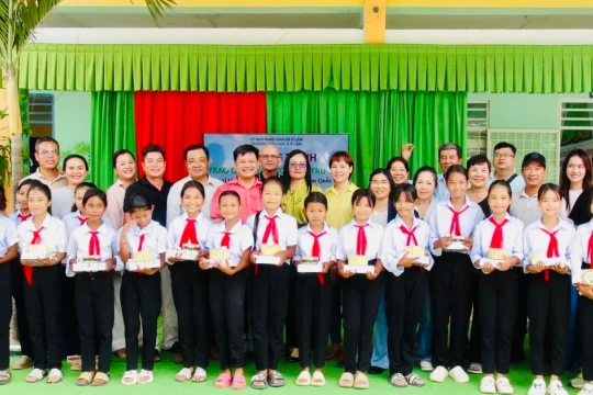 An Giang trao học bổng và quà cho học sinh Khmer