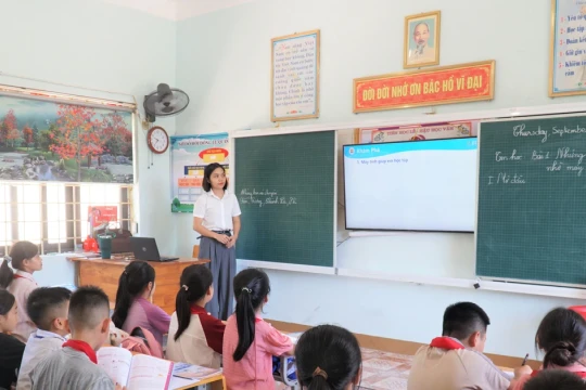Từng bước phổ cập ứng dụng công nghệ trong dạy học, thực thi Nghị quyết 71