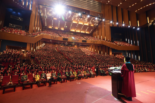 Hiệu trưởng Trường Đại học Ngoại thương nhắn gửi tân cử nhân học hỏi từ thất bại