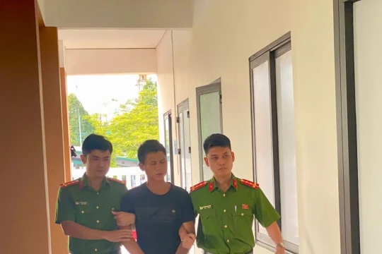 Bắt đối tượng xông vào trụ sở chém Phó trưởng Công an xã