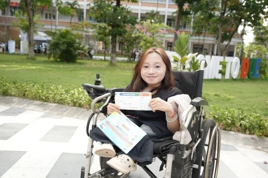 Nghị lực của nữ sinh xương thủy tinh Trường Đại học Kinh tế Đà Nẵng