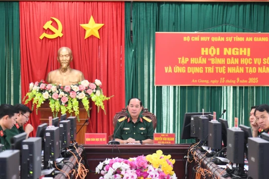 Gần 400 cán bộ, chiến sĩ An Giang học AI để trở thành 'quân nhân số'