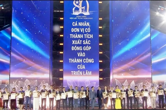 Vietnam Airlines được vinh danh “Không gian trưng bày tiêu biểu” tại Triển lãm Thành tựu đất nước nhân dịp kỷ niệm 80 năm Quốc khánh