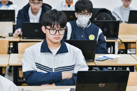 Chính phủ yêu cầu thi tốt nghiệp THPT, thi đại học trên máy tính