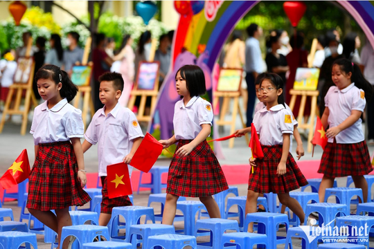 Thủ tướng yêu cầu tăng cường kiểm tra các khoản thu đầu năm học