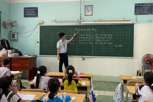 Người gieo chữ lặng thầm giữa phố thị