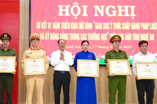 'Làm thật, hiệu quả thật' trong giáo dục pháp luật cho học sinh tại Nghệ An