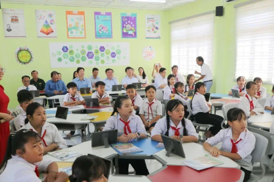 Đồng Tháp triển khai phong trào Bình dân học vụ số, đẩy mạnh AI ngành GD&ĐT