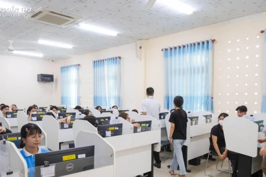Bước chuyển mình song hành cùng thách thức