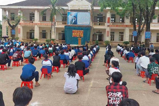 Không có quy định miễn giáo viên bị ung thư đi biệt phái, nhưng giáo dục phải nhân văn