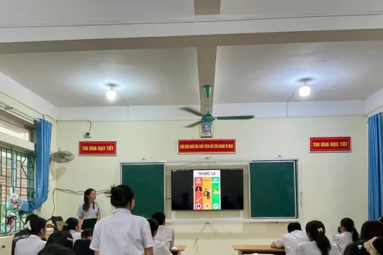 Giáo viên đem bài giảng phòng, chống tác hại thuốc lá vào lớp học