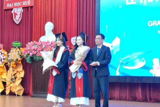 Lễ tốt nghiệp và trao bằng cho sinh viên Khoa Quốc tế, Đại học Huế
