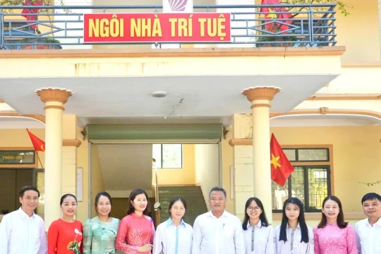 Những học trò trường làng vượt khó vào đại học