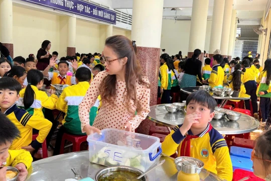 Lâm Đồng kiểm tra đột xuất bếp ăn bán trú trường học