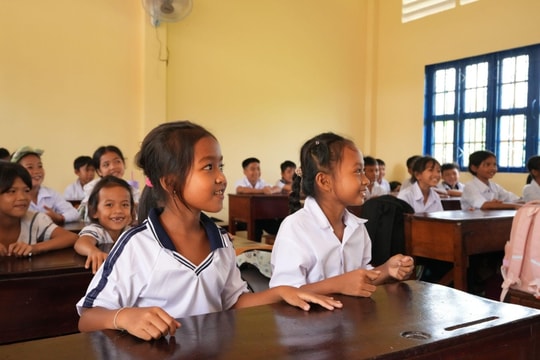 Cải tạo phòng học cho học trò miền Tây