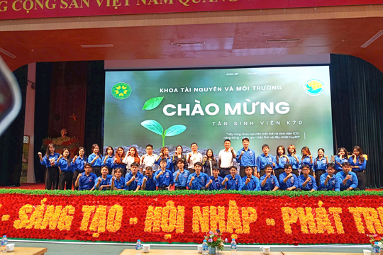 Hành trình tân sinh viên K70 khoa Tài nguyên và Môi trường: Nơi tri thức khơi nguồn, khát vọng bùng cháy và cống hiến bắt đầu
