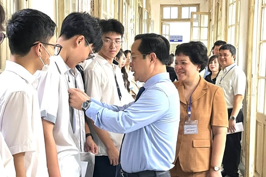 Hơn 4.900 em thi chọn học sinh giỏi thành phố các môn văn hóa lớp 12