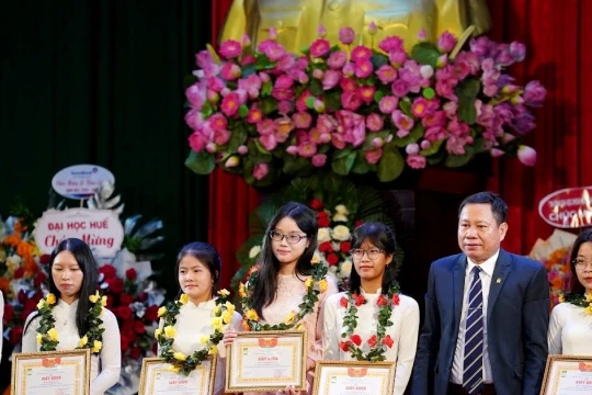 Trường Đại học Nông Lâm, ĐH Huế trao học bổng cho tân sinh viên hơn nửa tỷ đồng