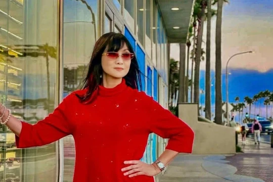 'Nữ hoàng ảnh lịch' vang bóng một thời mắc kẹt ở nước ngoài vì siêu bão Ragasa