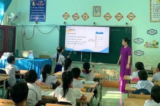 Học sinh dân tộc thiểu số học làm công dân số từ lớp 1
