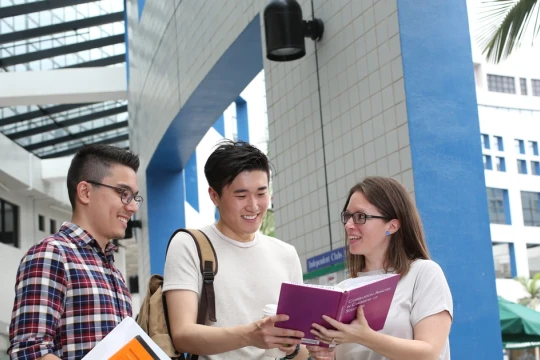 Hồng Kông: Dạy tân sinh viên phân biệt lừa đảo