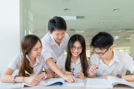 Giữ hay bỏ xét tuyển học bạ?