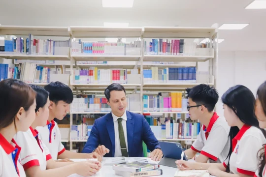 Thách thức và lộ trình đưa tiếng Anh thành ngôn ngữ thứ hai trong trường học