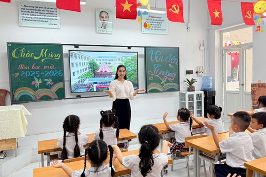 Hà Nội tăng giám sát thu chi năm học mới
