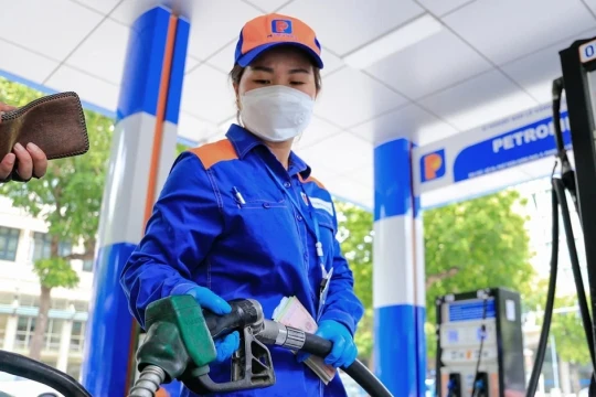 Giá xăng quay đầu giảm trong phiên điều hành 25/9