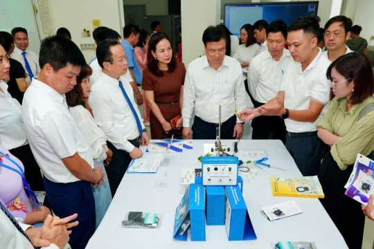 Cán bộ, giáo viên Hà Nội bồi dưỡng kỹ năng ứng dụng AI