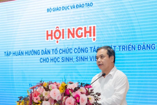 Tập huấn hướng dẫn công tác phát triển Đảng cho học sinh, sinh viên