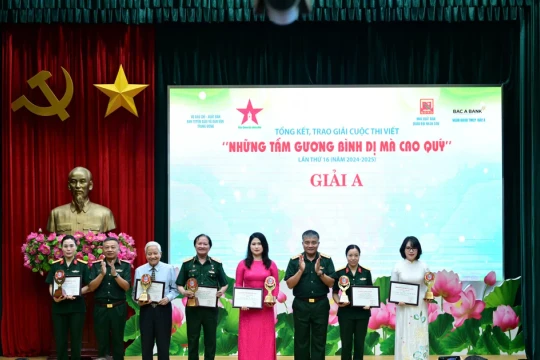 Vinh danh 'những tấm gương bình dị mà cao quý'