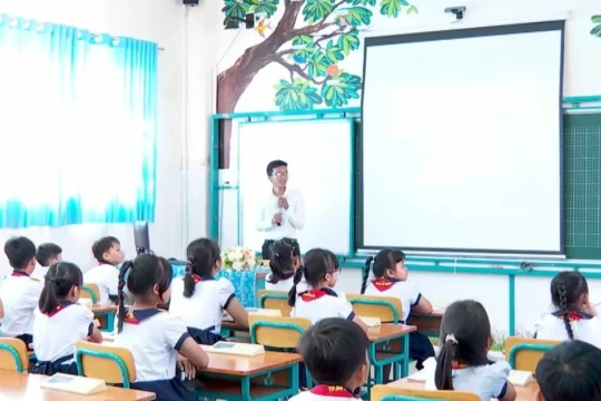 Triển khai nhiệm vụ năm học mới: 'Chạy đua' chuyển đổi số