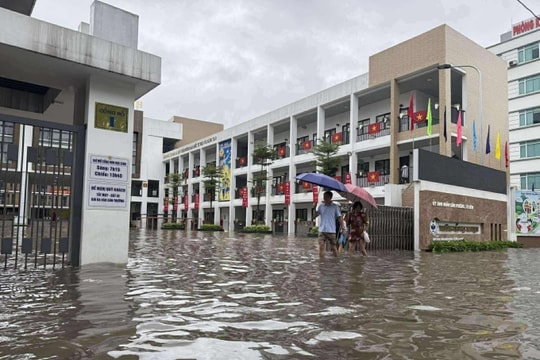 Đại học dời lễ tốt nghiệp, chuyển học online vì lo bão Ragasa