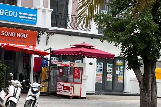 Gần 100 cư dân chung cư ở TPHCM nghi ngộ độc sau khi ăn bánh mì