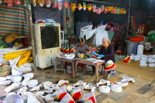 Những đôi bàn tay giữ hồn Tết trăng rằm