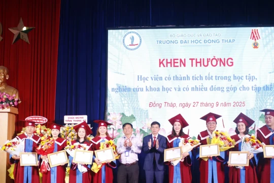 Trường Đại học Đồng Tháp trao bằng tốt nghiệp cho 69 thạc sĩ