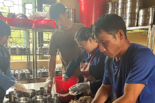 Điện Biên Chính quyền vào cuộc sau phản ánh bữa ăn học sinh nội trú ở Mường Nhé