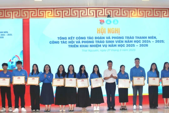 Khơi dậy khát vọng phát triển và trách nhiệm trong sinh viên