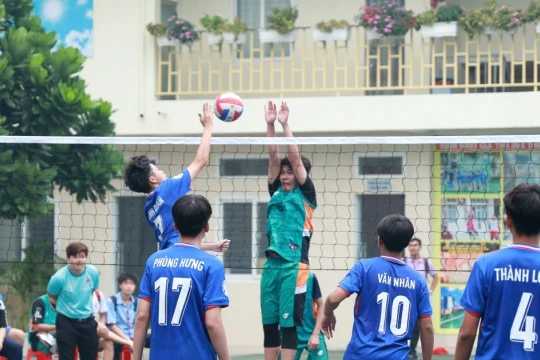 Kéo học sinh ra khỏi thế giới ảo