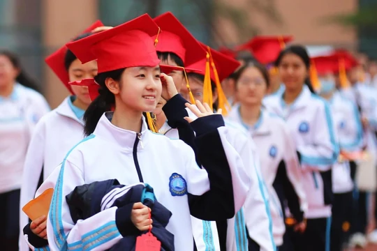 Trường học Trung Quốc kéo dài kỳ nghỉ giảm áp lực học tập, kích cầu du lịch