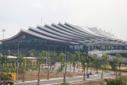 Bốn sân bay dừng tiếp nhận tàu bay do ảnh hưởng bão Bualoi