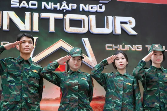Sinh viên thủ đô hóa thân thành chiến sĩ trong Sao nhập ngũ Unitour